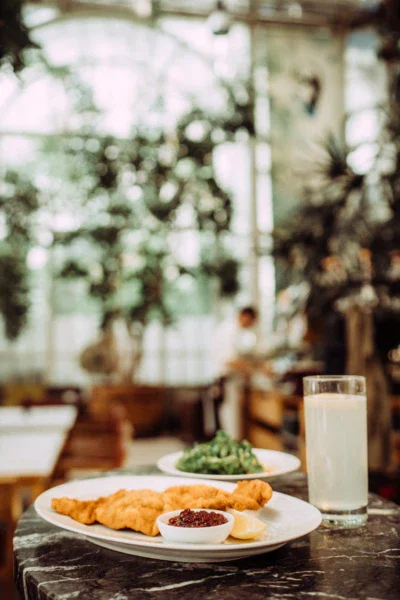 Wiener Schnitzel im Palmenhaus Wien